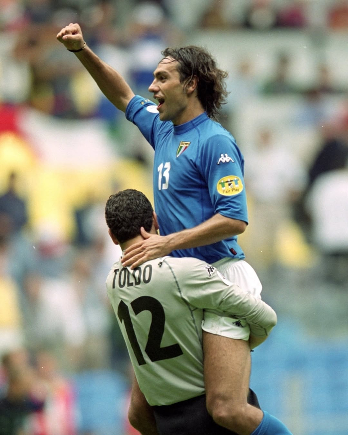 世界杯手机版官网-意大利国家队内斯塔老照片曝光，AC米兰名宿风采依旧|世界杯_新浪体育_新浪新闻